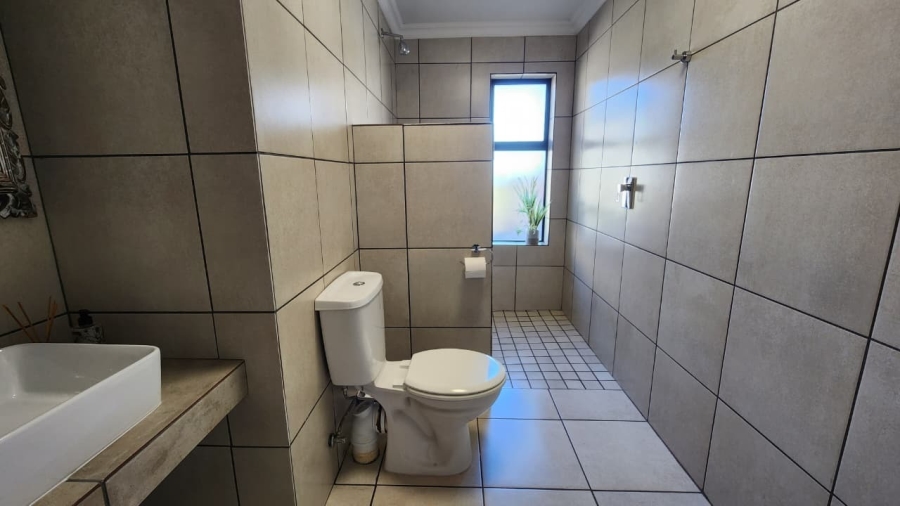 5 Bedroom Property for Sale in Vredenburg Western Cape